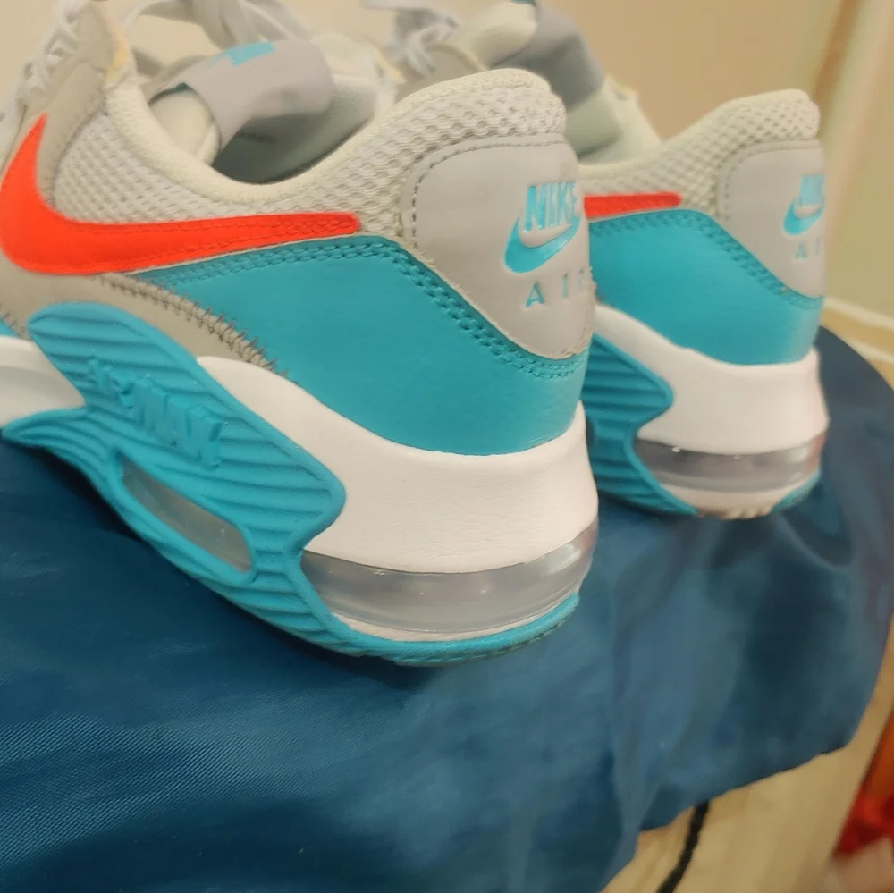 Nike Air Max Sneakers Women's - Picture 2 of 14